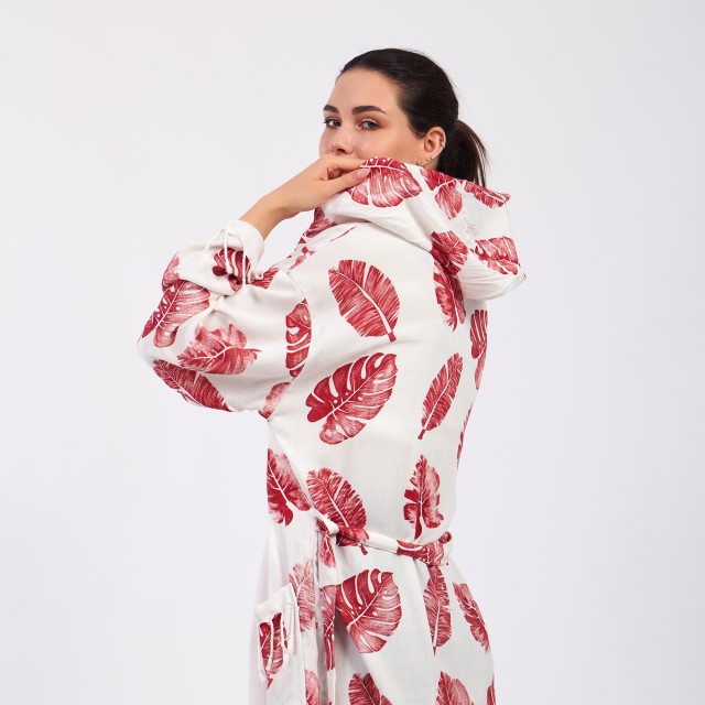Lazy holiday print bathrobe