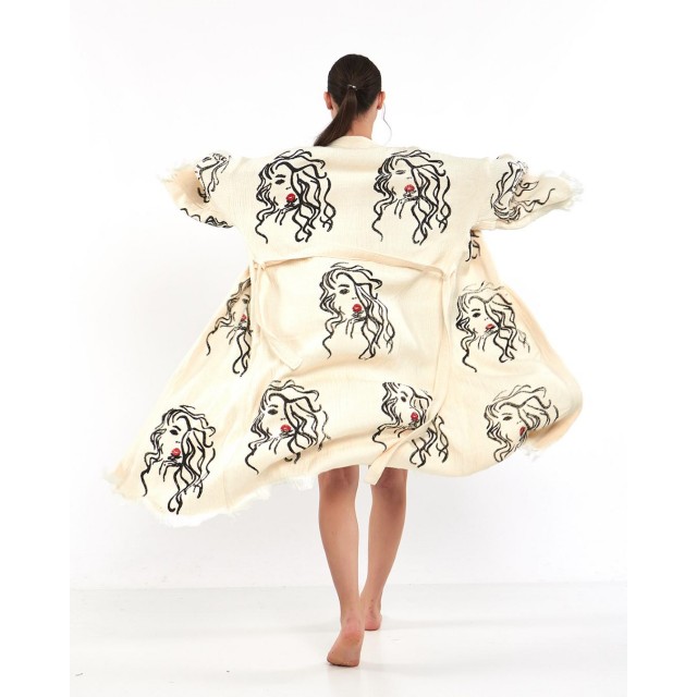 Artistic embroidered long bathrobe